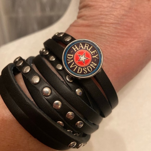 - HD Snap Button Wrap Bracelet - Picture 2 of 10